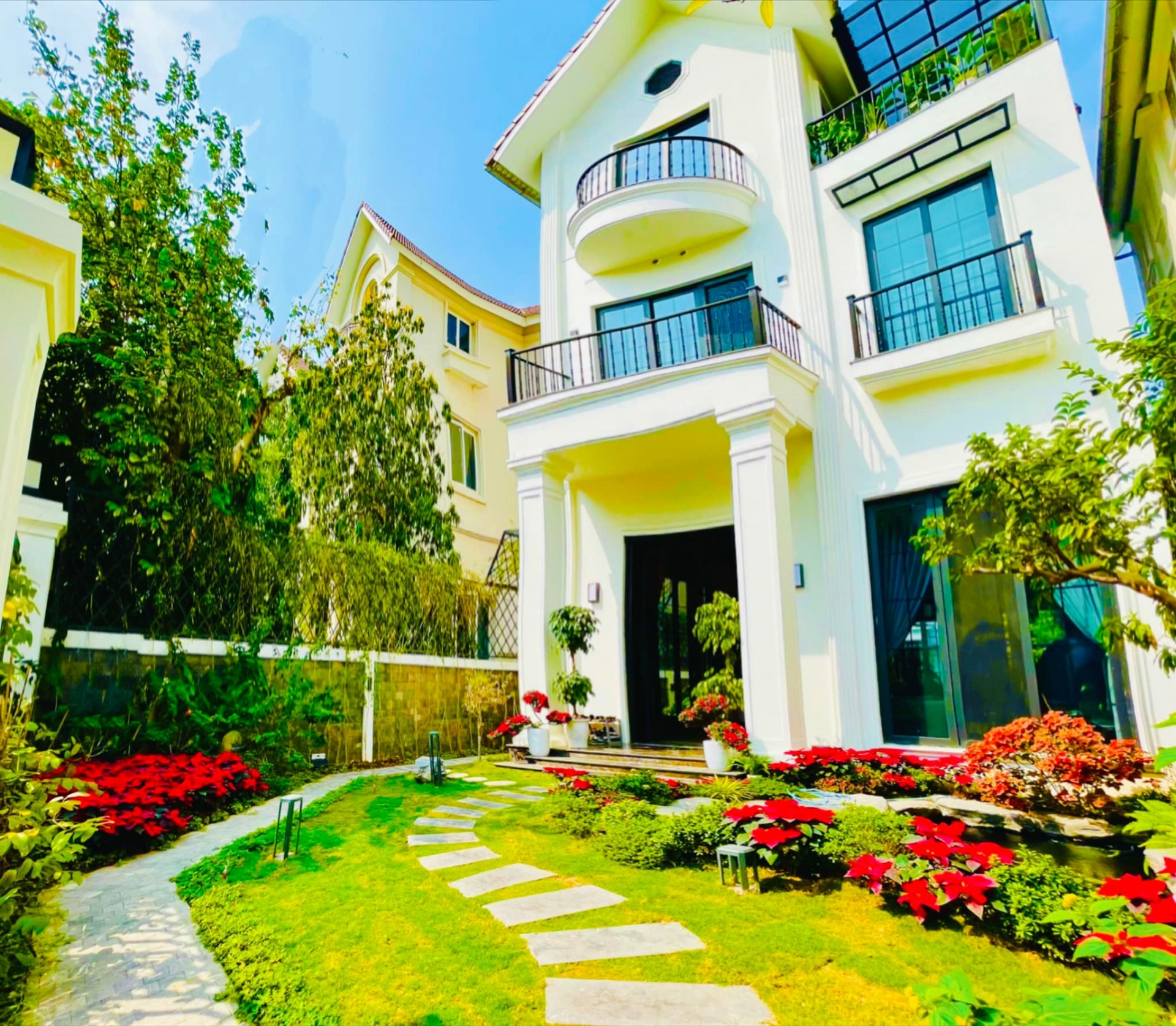 Lã Thanh Huyền - Nữ diễn viên giàu nhất miền Bắc khoe bộ sưu tập kim cương 100 tỷ - Ảnh 11