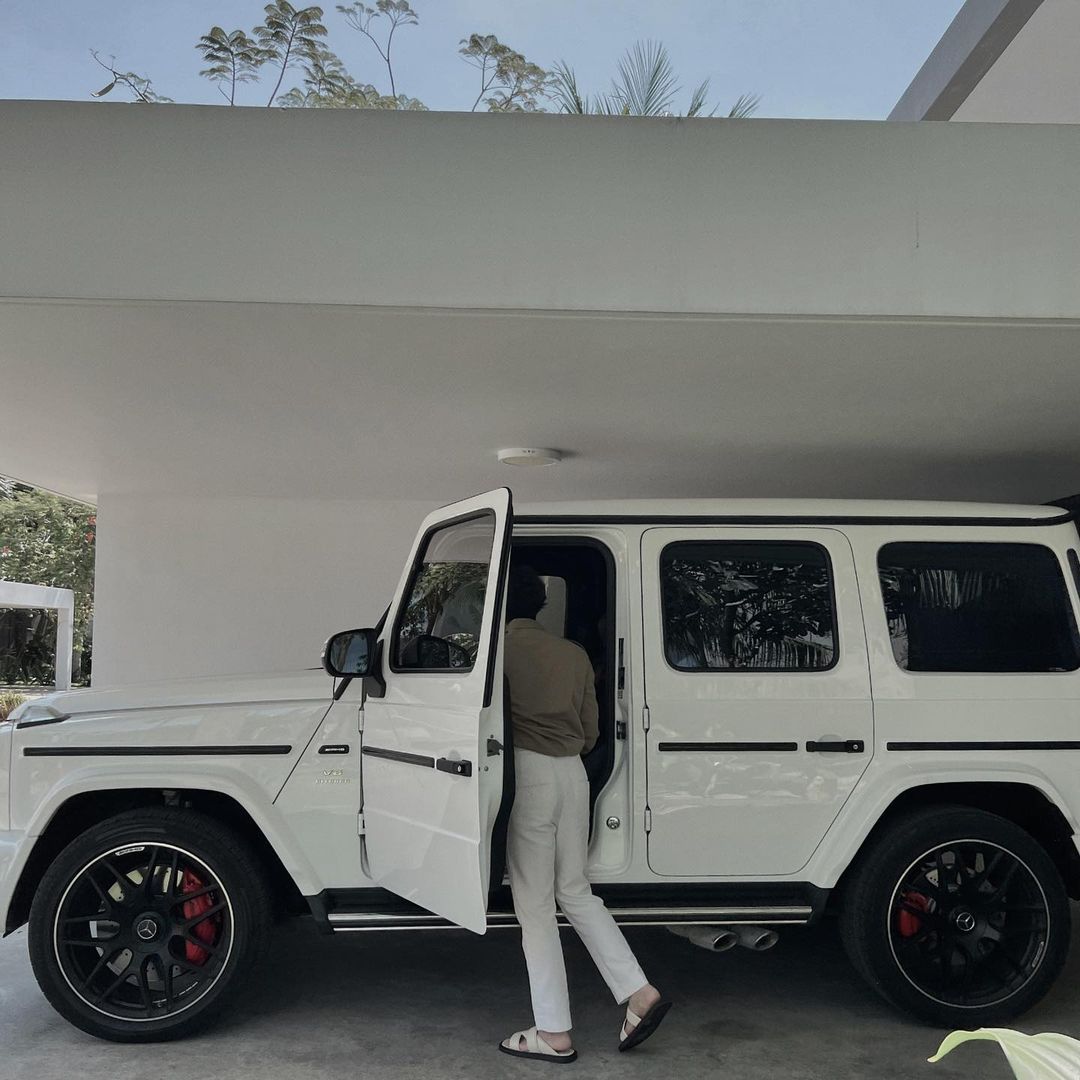 Sơn Tùng check in bên G63 còn đòi đưa ai đó về nhà- Ảnh 3