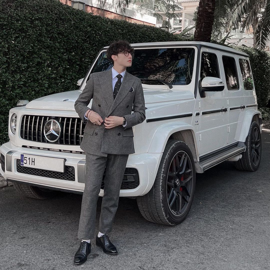 Sơn Tùng check in bên G63 còn đòi đưa ai đó về nhà- Ảnh 1