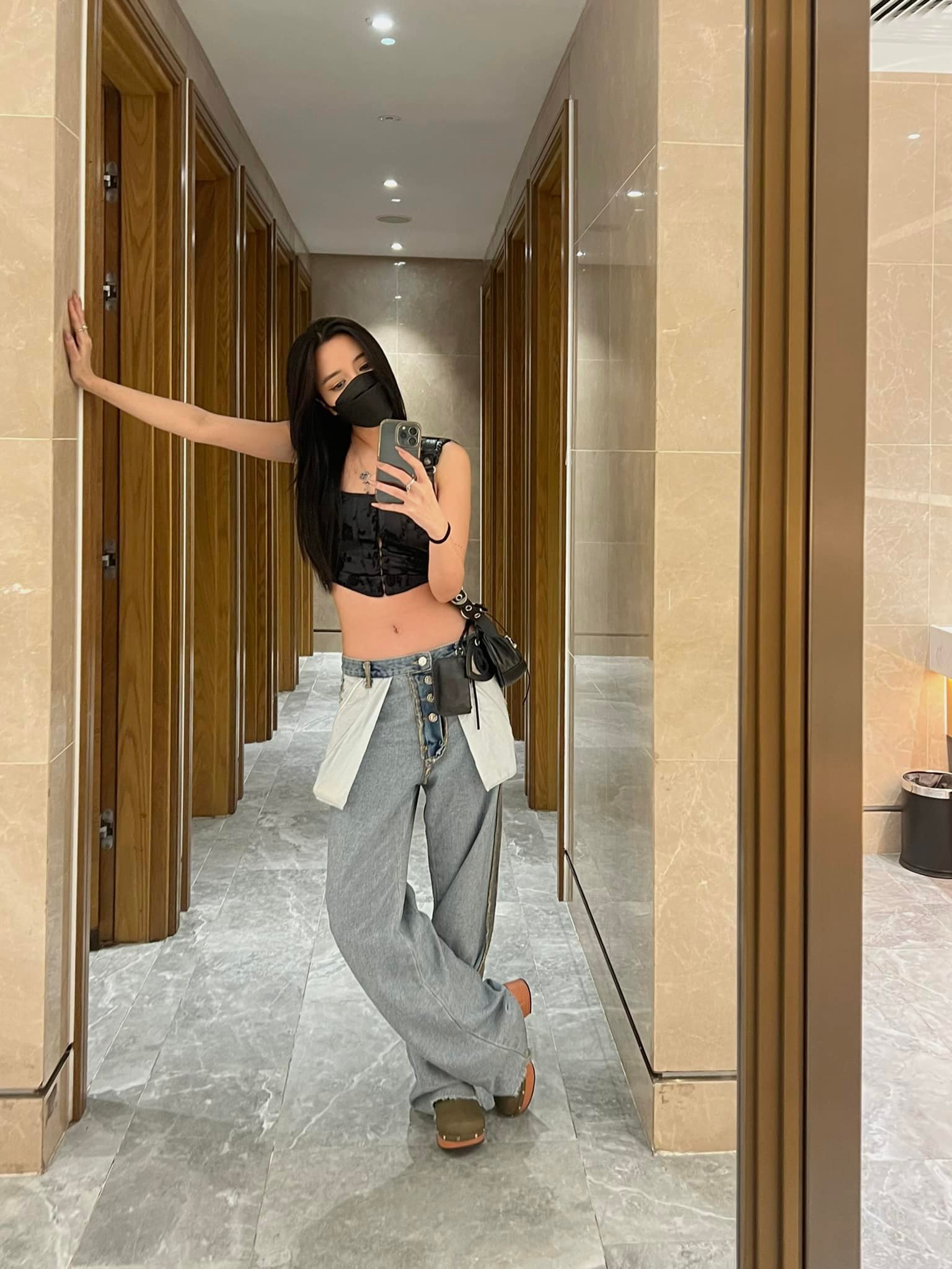 Bích Phương diện bikini nhỏ xíu, triệt để khoe body quyến rũ trên bãi biển - Ảnh 1