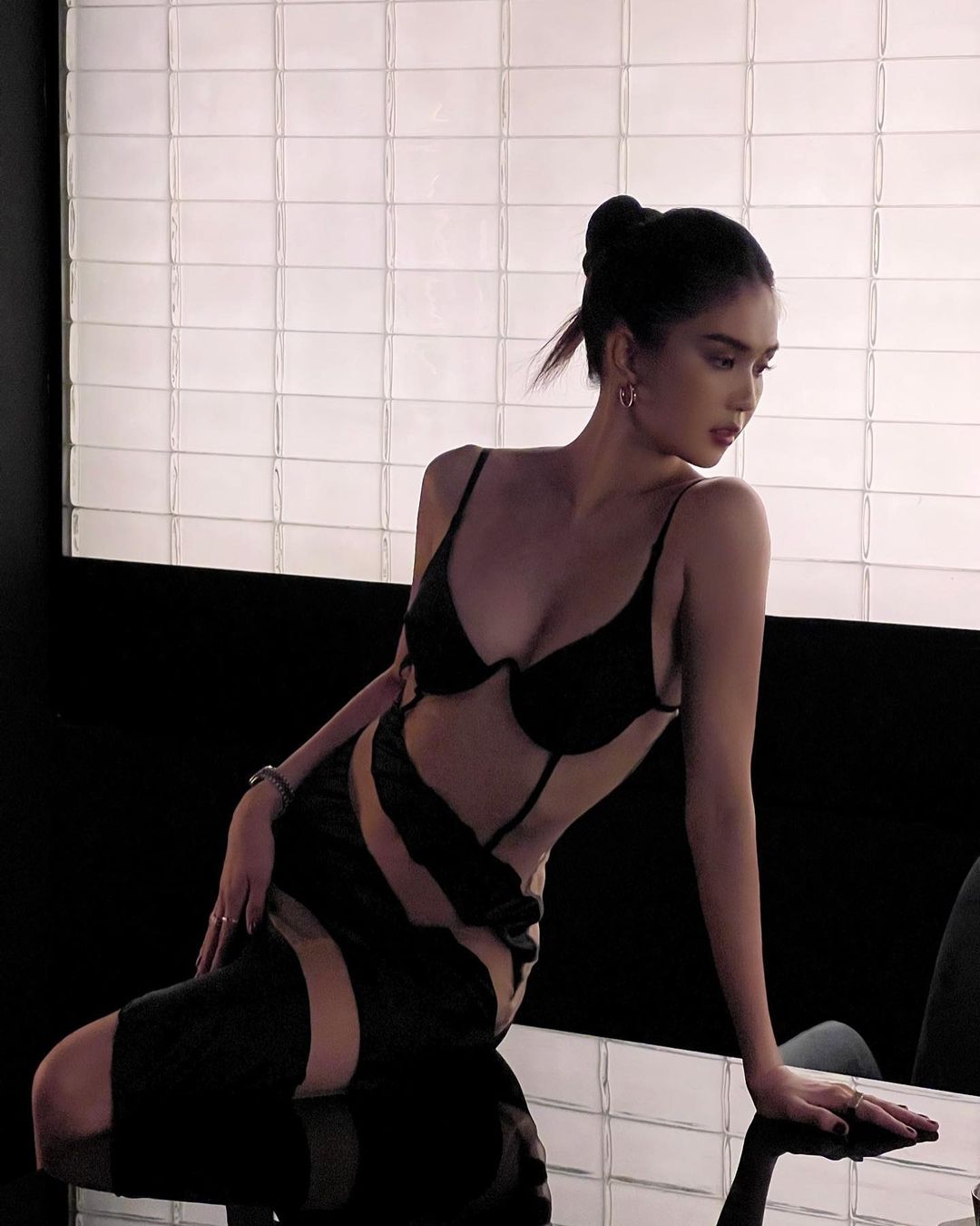 Đam mê hở bạo, Ngọc Trinh diện đồ khoe 80% cơ thể - Ảnh 5