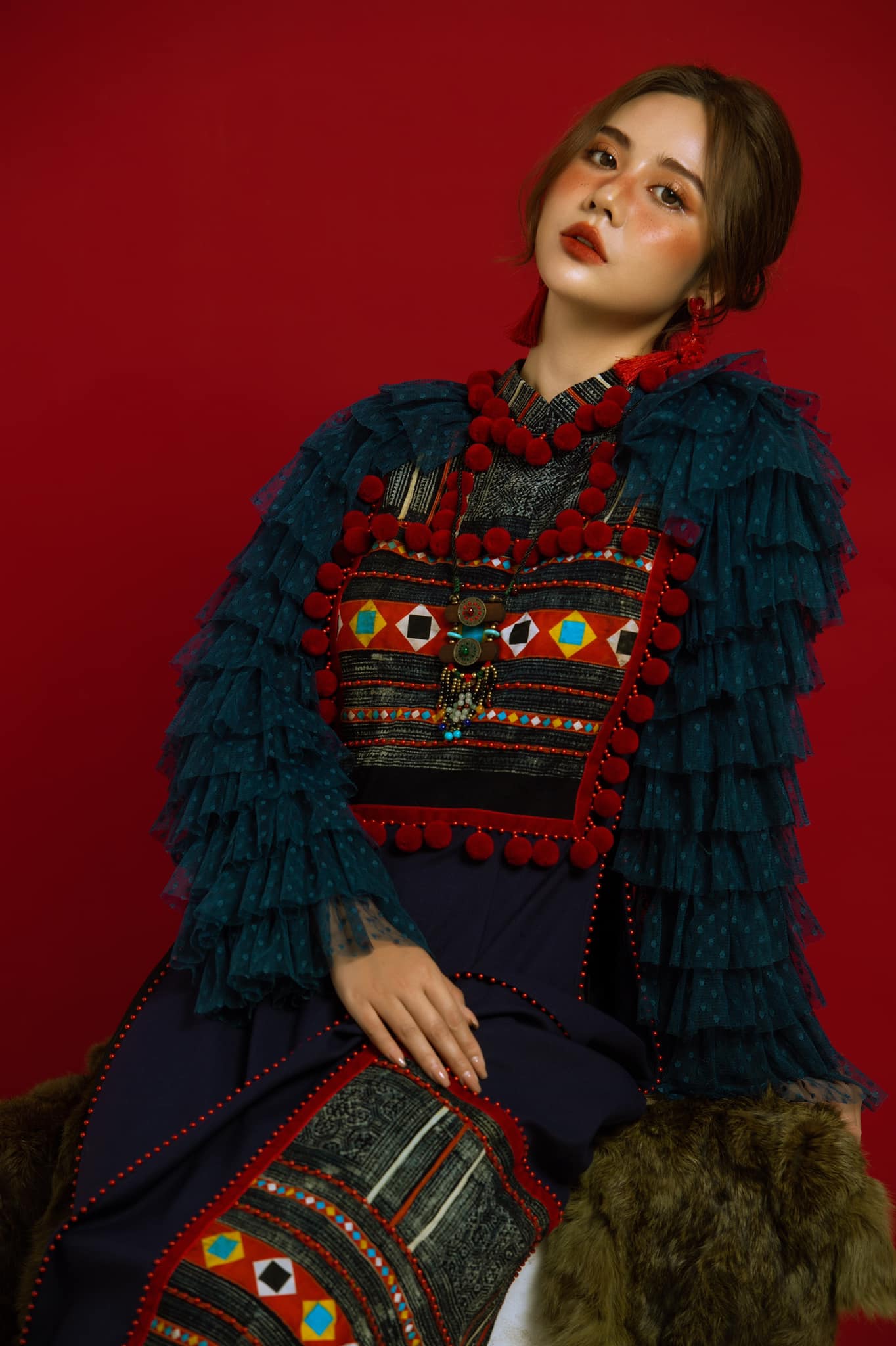 Huyền Lizzie hoá mỹ nữ dân tộc khiến khán giả mê đắm - Ảnh 7