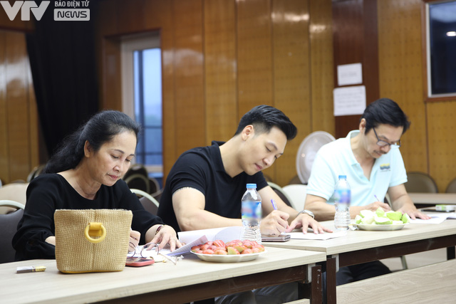 Mạnh Trường - Hồng Diễm cùng hội ngộ tại VFC sau tin đồn nên duyên trong phim mới - Ảnh 4