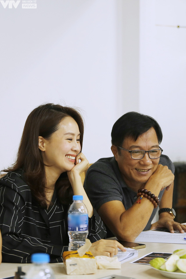 Mạnh Trường - Hồng Diễm cùng hội ngộ tại VFC sau tin đồn nên duyên trong phim mới - Ảnh 1