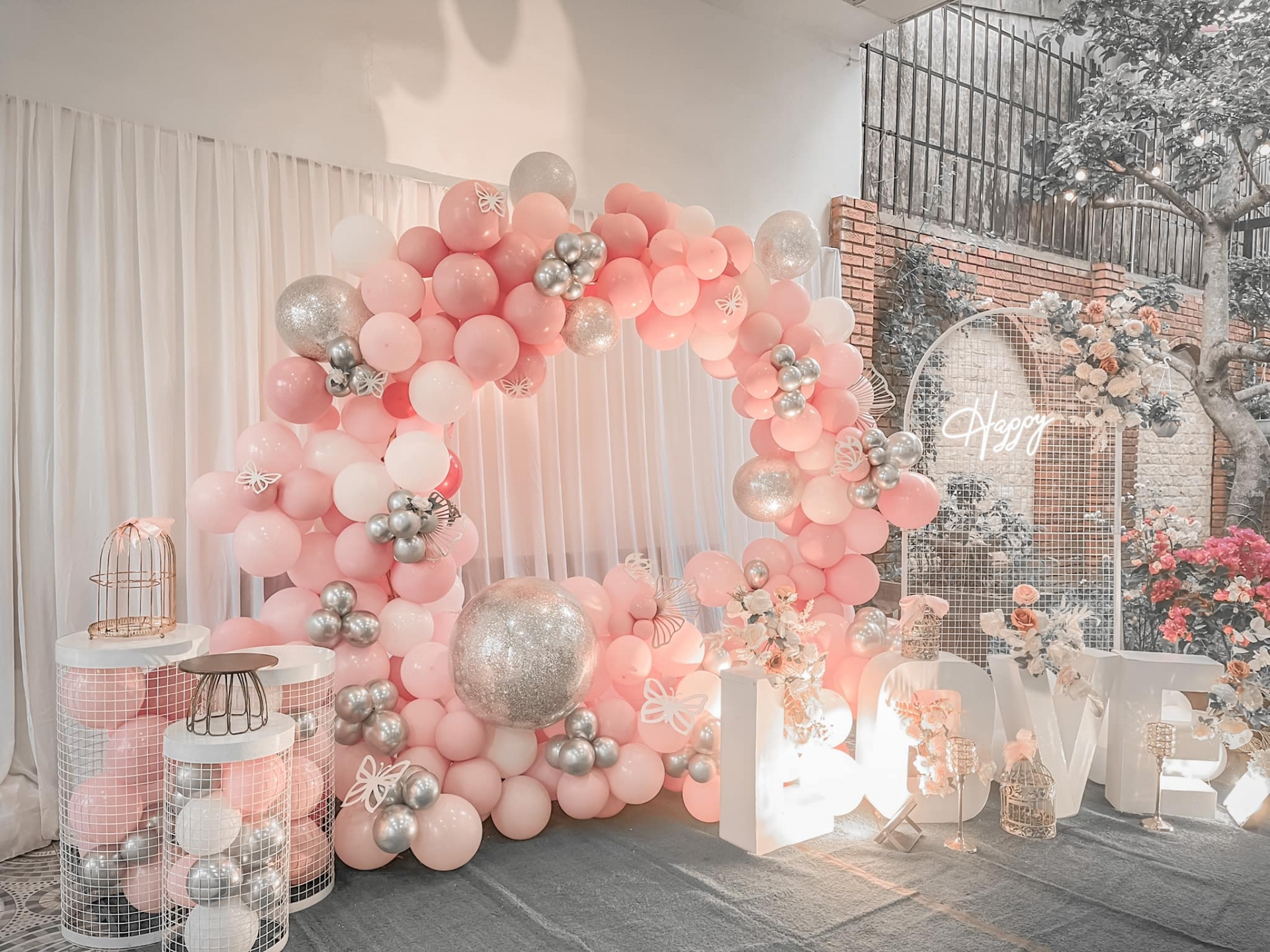 Tình cũ một thời của Quang Hải “lên xe hoa