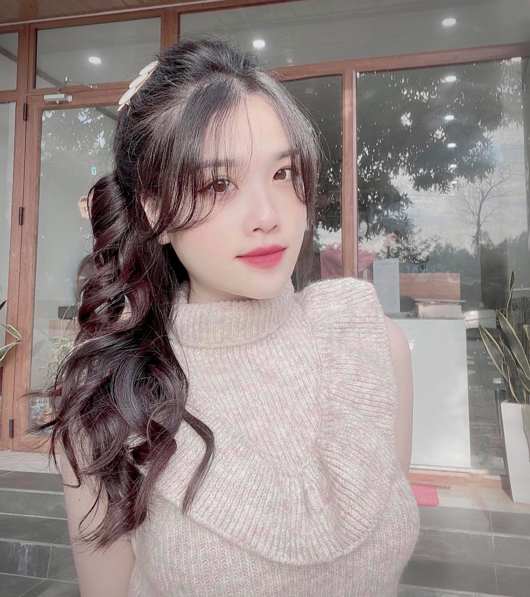 Tình cũ một thời của Quang Hải “lên xe hoa