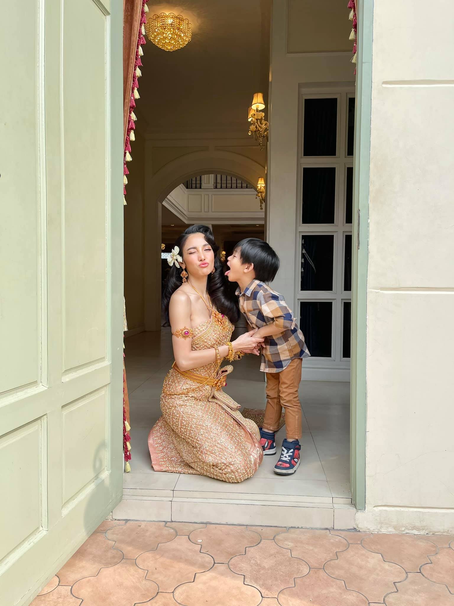 Cuộc đời bi kịch của mỹ nhân nổi tiếng Thái Lan: Anh trai là bố ruột, mẹ chính là bà nội - Ảnh 11