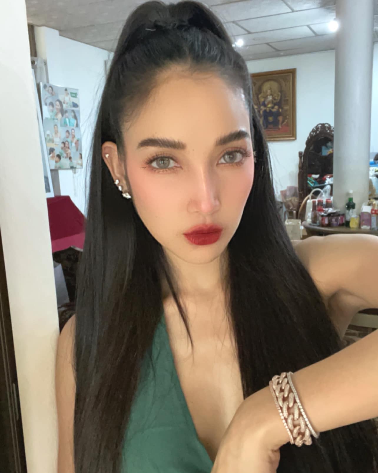 Cuộc đời bi kịch của mỹ nhân nổi tiếng Thái Lan: Anh trai là bố ruột, mẹ chính là bà nội - Ảnh 9