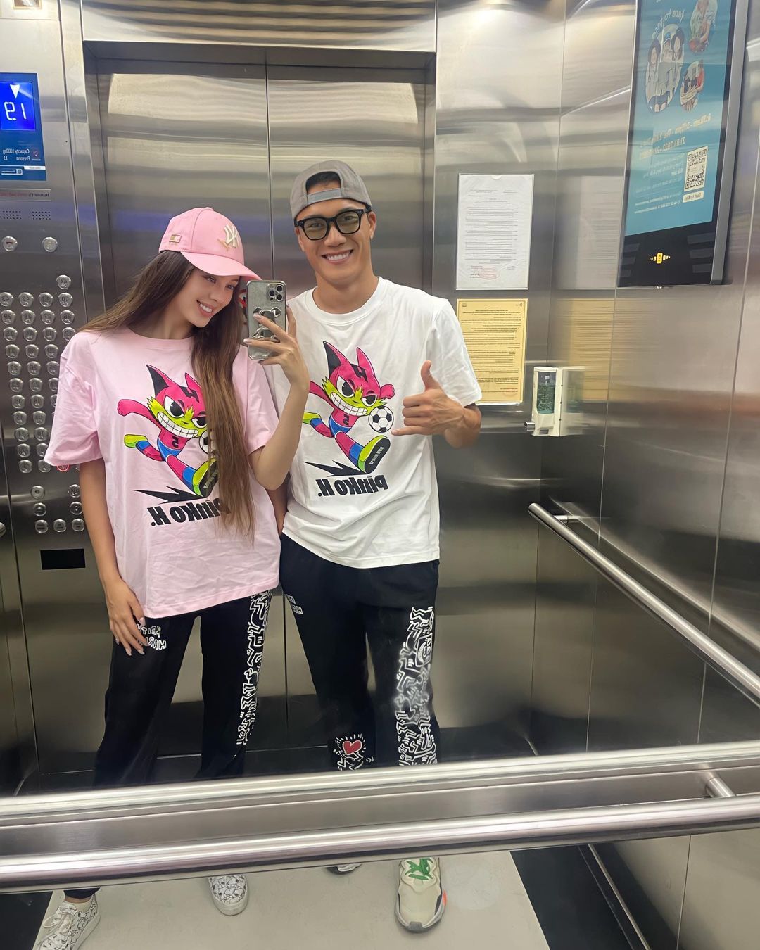 Thủ môn Bùi Tiến Dũng va chạm giao thông, netizen xót siêu xe 30 tỷ đồng- Ảnh 1