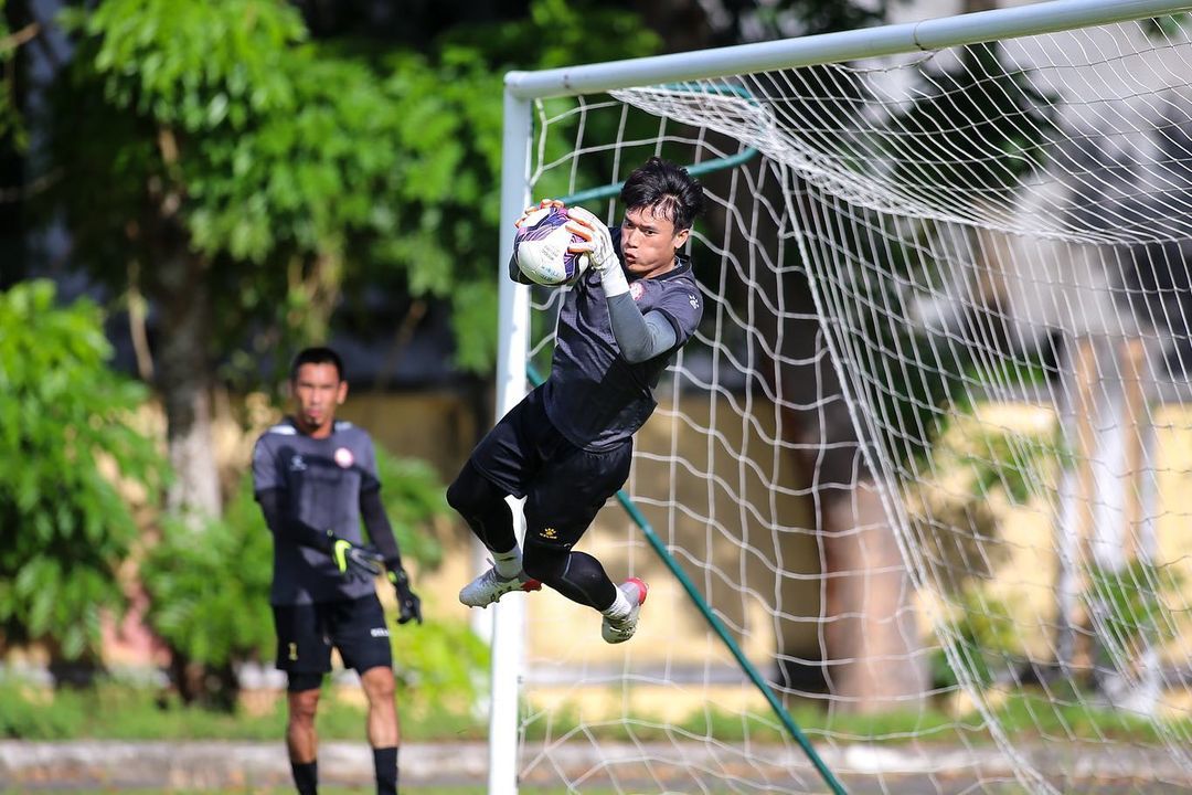 Thủ môn Bùi Tiến Dũng va chạm giao thông, netizen xót siêu xe 30 tỷ đồng- Ảnh 2