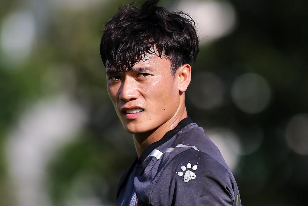 Thủ môn Bùi Tiến Dũng va chạm giao thông, netizen xót siêu xe 30 tỷ đồng- Ảnh 3