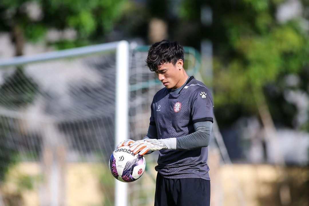 Thủ môn Bùi Tiến Dũng va chạm giao thông, netizen xót siêu xe 30 tỷ đồng- Ảnh 4