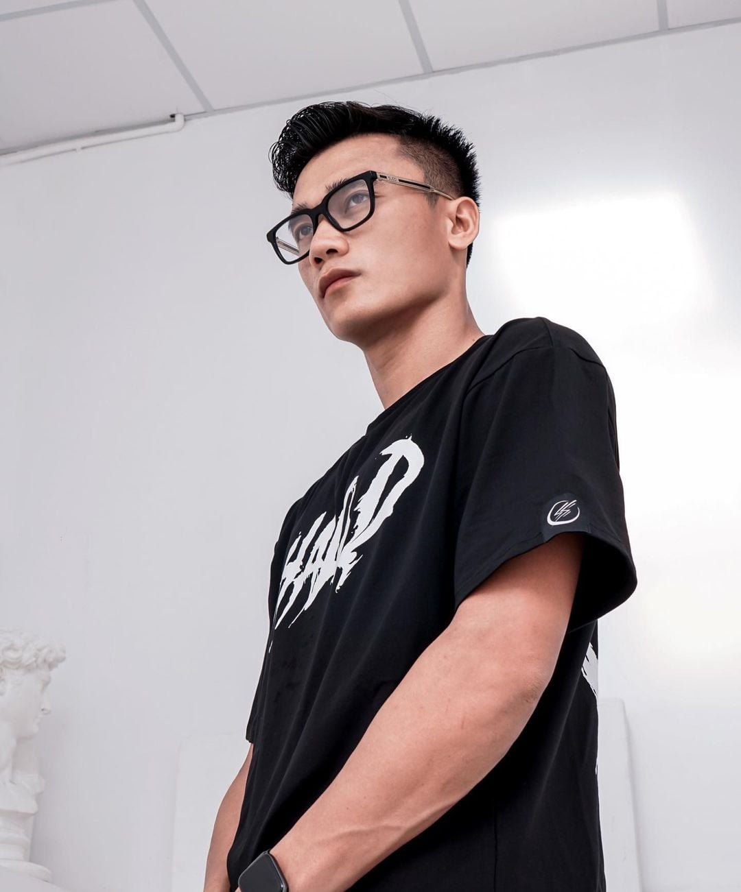 Thủ môn Bùi Tiến Dũng va chạm giao thông, netizen xót siêu xe 30 tỷ đồng- Ảnh 1