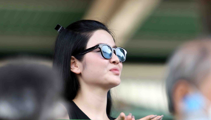 Chu Thanh Huyền - bạn gái Quang Hải - nhìn như U40 qua camera người qua đường 