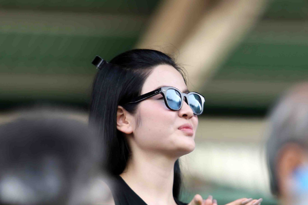 Tình tin đồn của Quang Hải qua camera người qua đường làm netizen tưởng U40- Ảnh 1