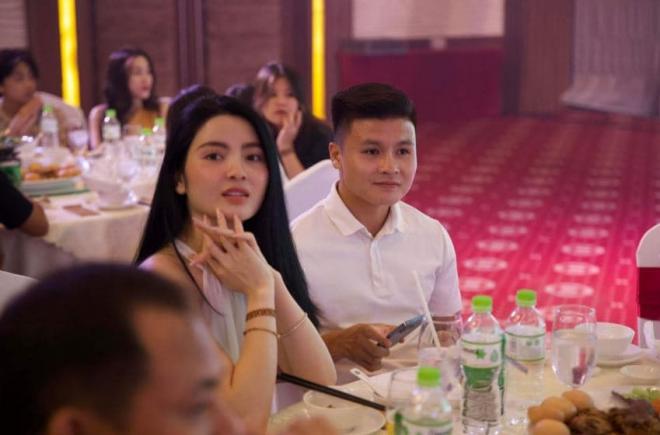 Tình tin đồn của Quang Hải qua camera người qua đường làm netizen tưởng U40- Ảnh 2