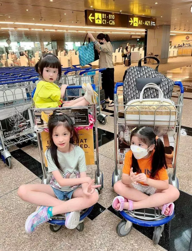 Đoàn Di Băng bất lực vì con gái tự đặt hàng online, một tấm thẻ giấy tận 4 triệu- Ảnh 8