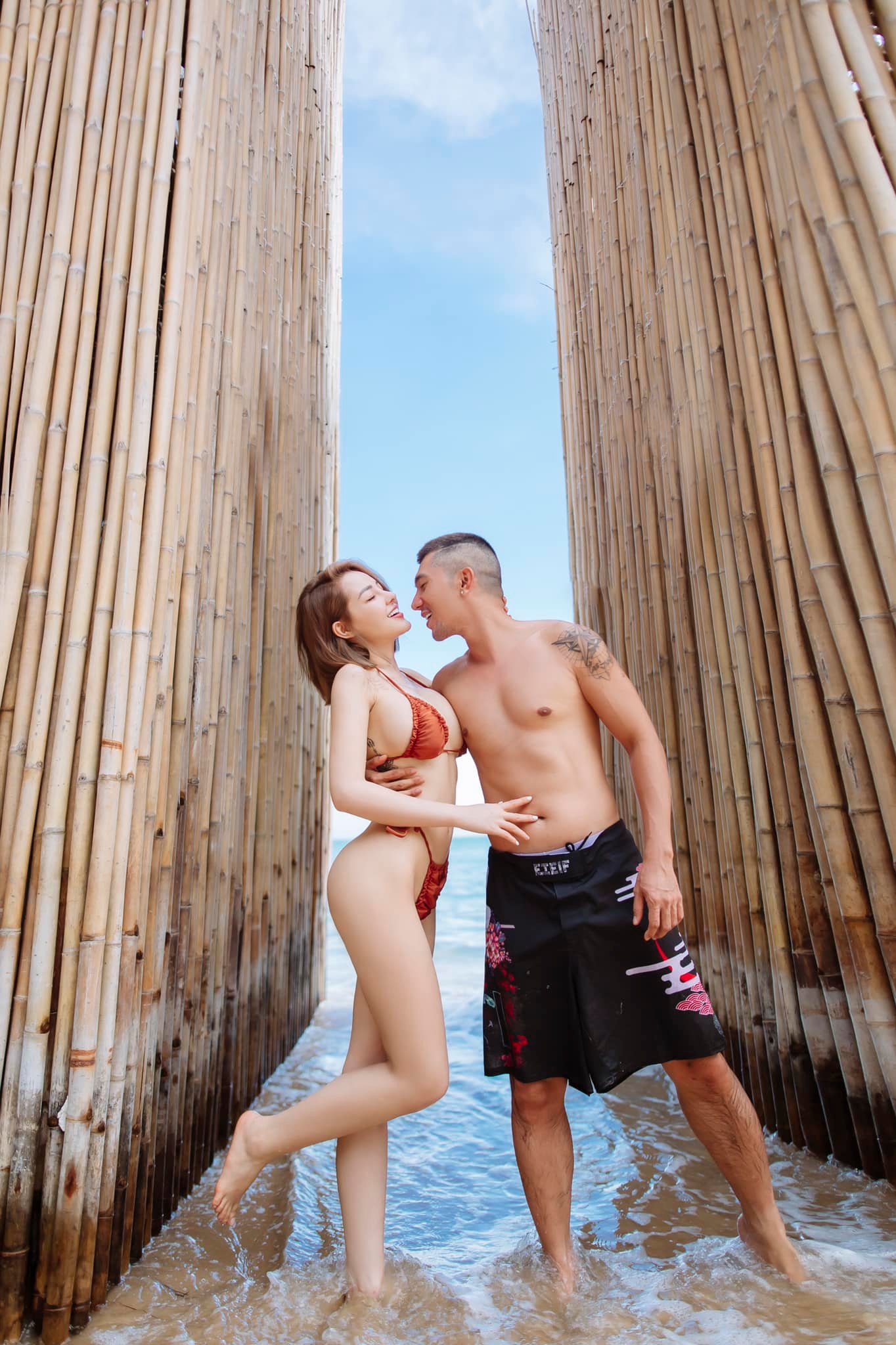 Ngân 98 diện bikini bé xíu leo lên đầu lên cổ Lương Bằng Quang ngồi- Ảnh 2