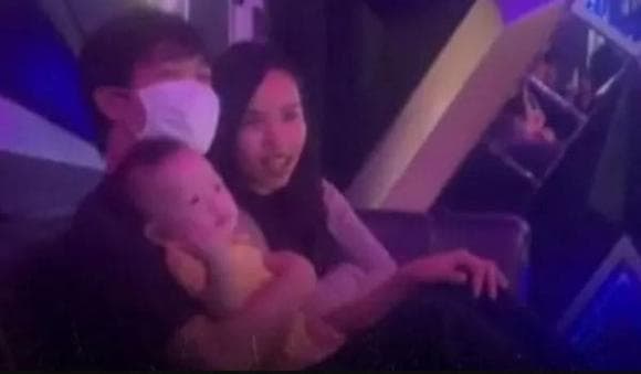 Công Phượng lần đầu để lộ mặt con trai đầu lòng 8 tháng tuổi- Ảnh 3