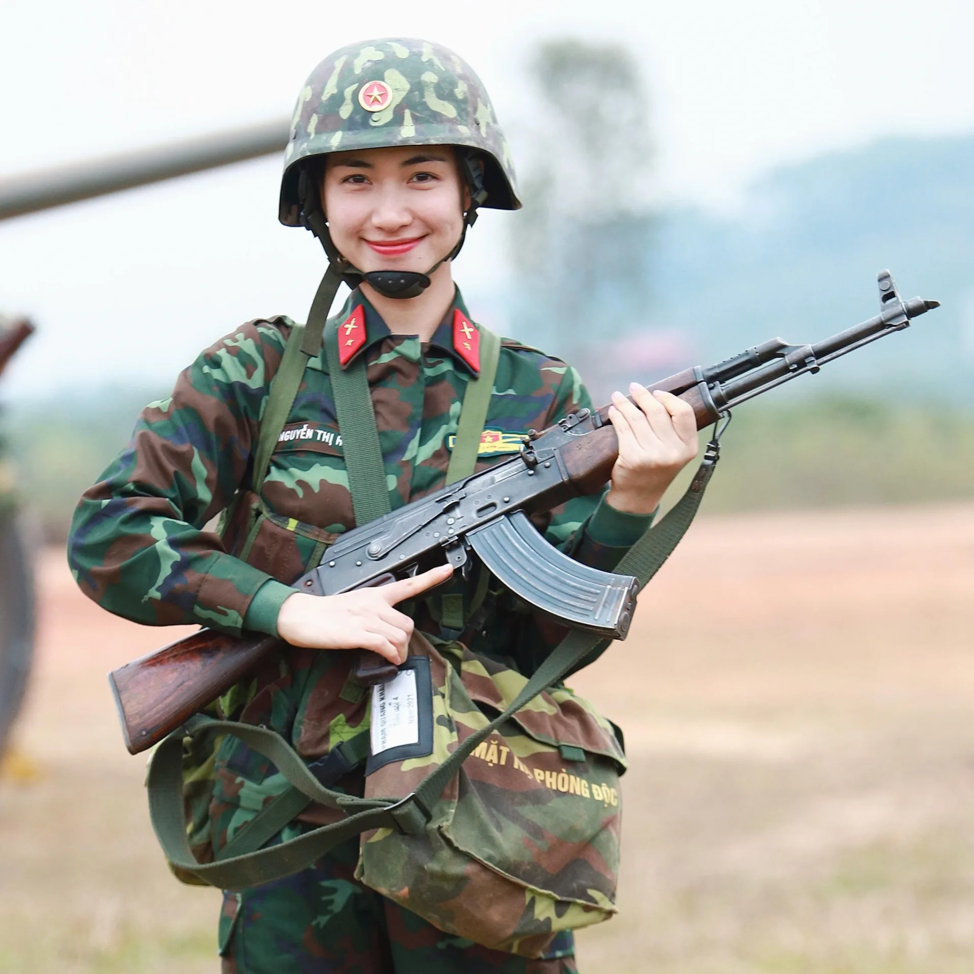 Hòa Minzy tất bật chạy show, thiếu ngủ tới nỗi mắt sưng húp - Ảnh 5
