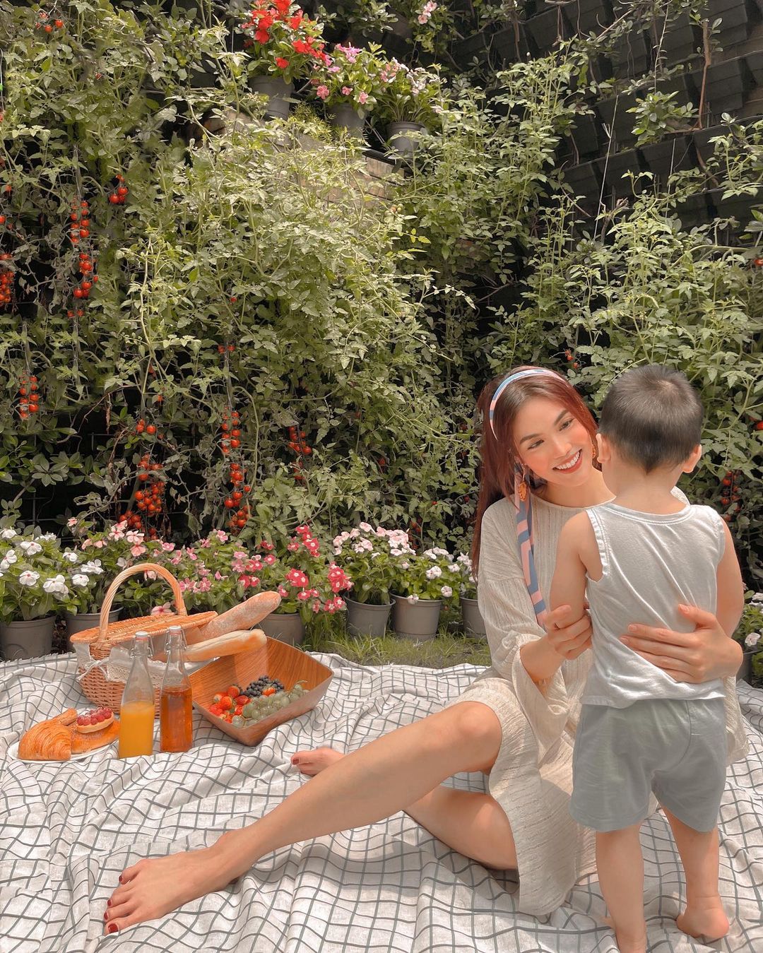 Lan Khuê lầy lội bên chồng, anh xã đeo phụ kiện làm biểu cảm khiến netizen hết hồn - Ảnh 4