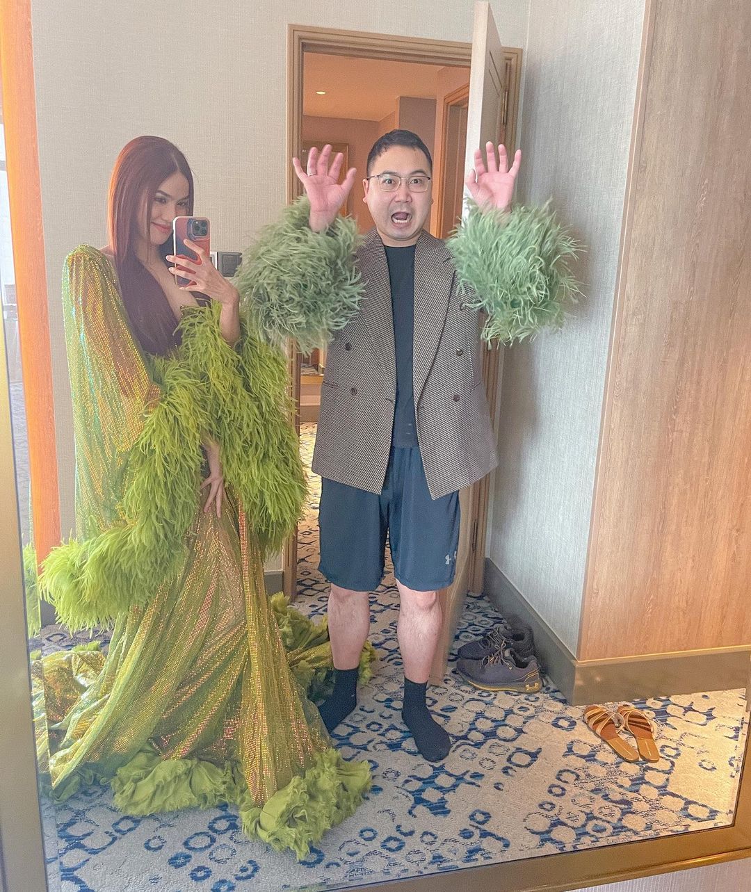 Lan Khuê lầy lội bên chồng, anh xã đeo phụ kiện làm biểu cảm khiến netizen hết hồn - Ảnh 1