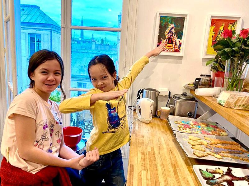 Diva Hồng Nhung tuổi 52 hạnh phúc bên con và bạn trai tại Paris - Ảnh 9