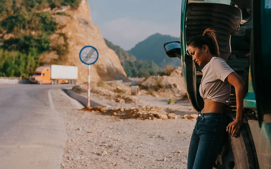 H’hen Niê bao rạp mời cả gia đình và dân làng tới xem phim mình là nữ chính - Ảnh 8