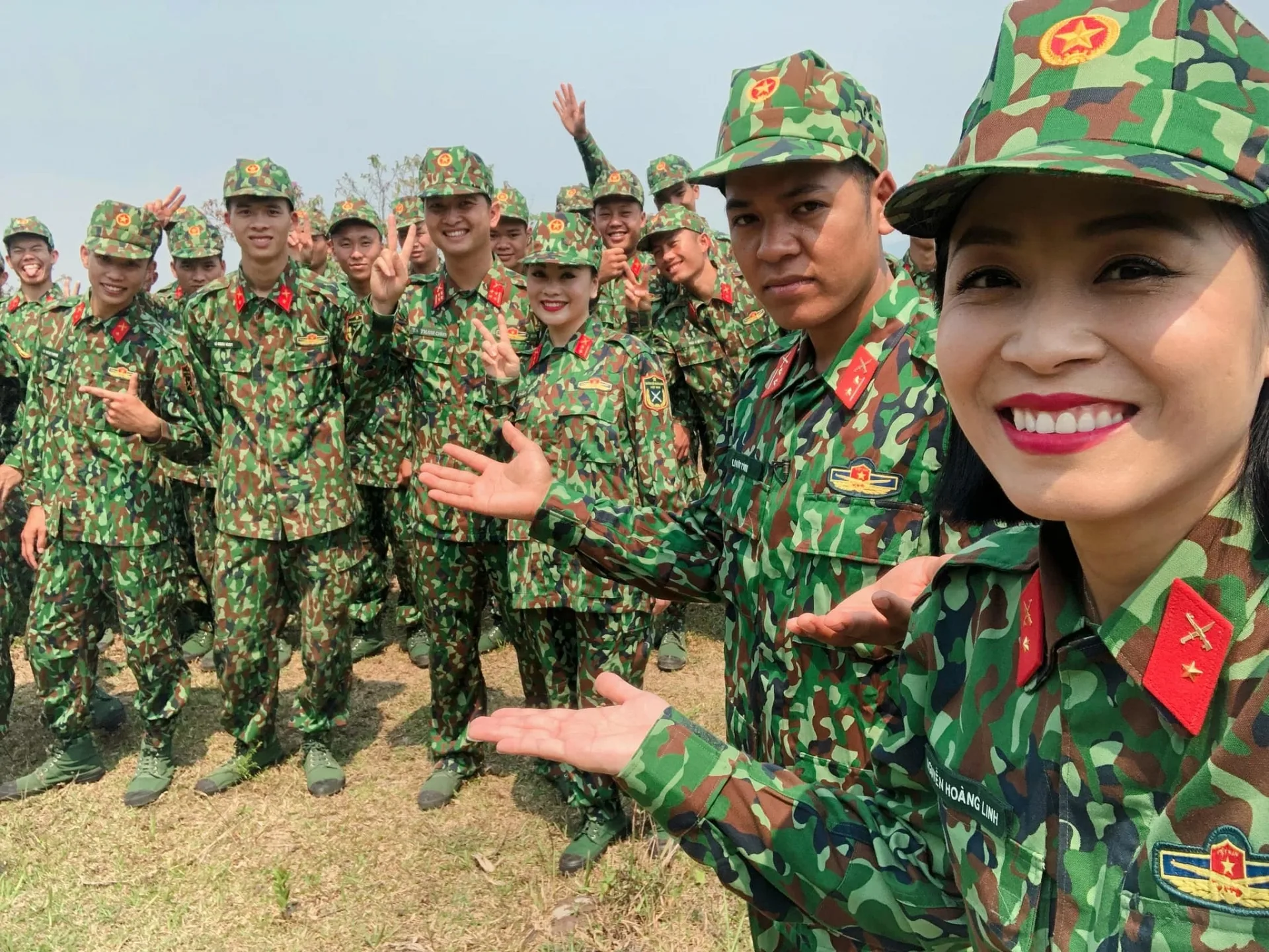 MC Hoàng Linh xúc động nói lời chia tay 