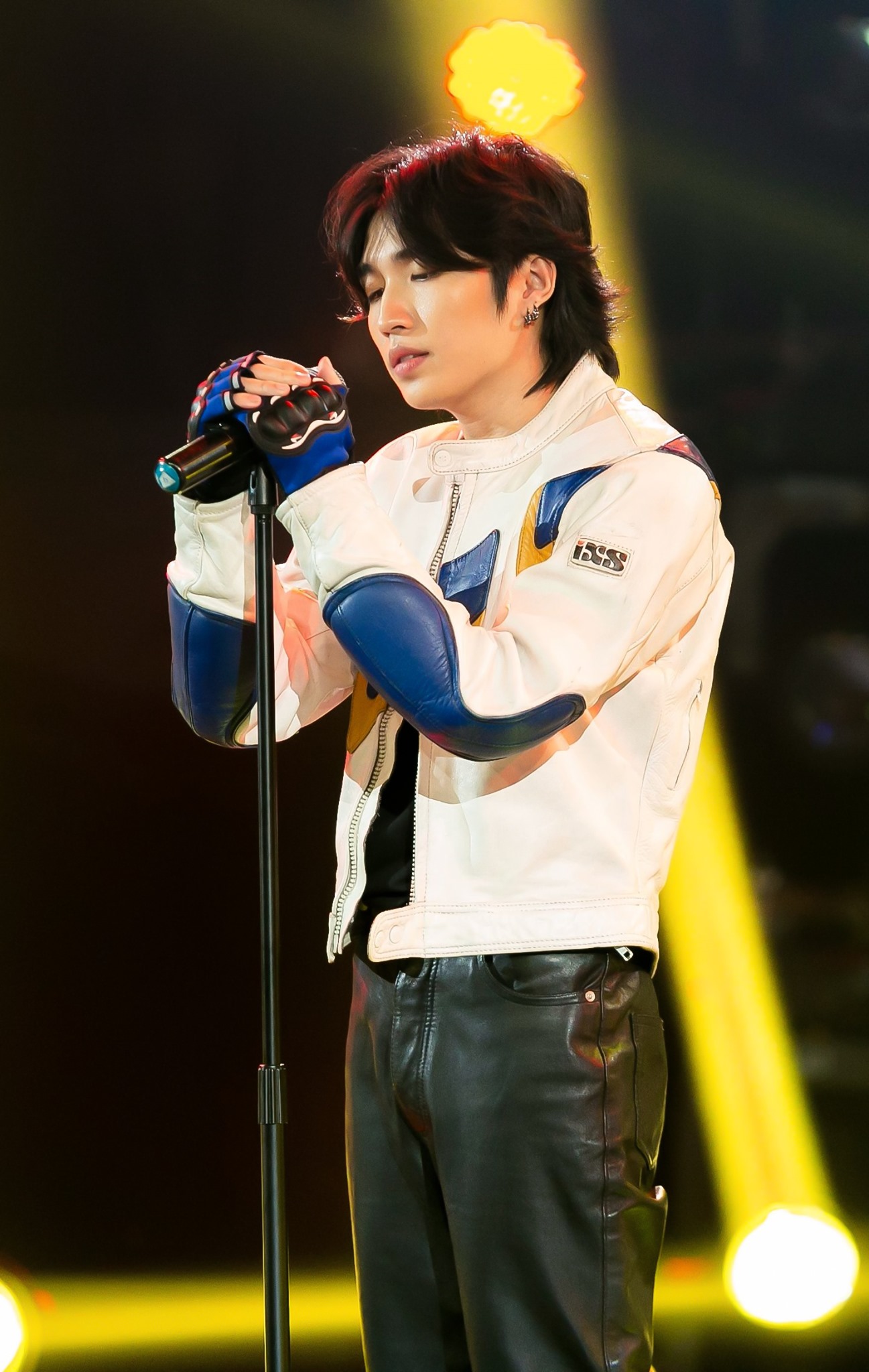 Netizen rầm rộ tin Khổng Tú Quỳnh hẹn hò và sống chung với học trò Đông Nhi - Ảnh 3