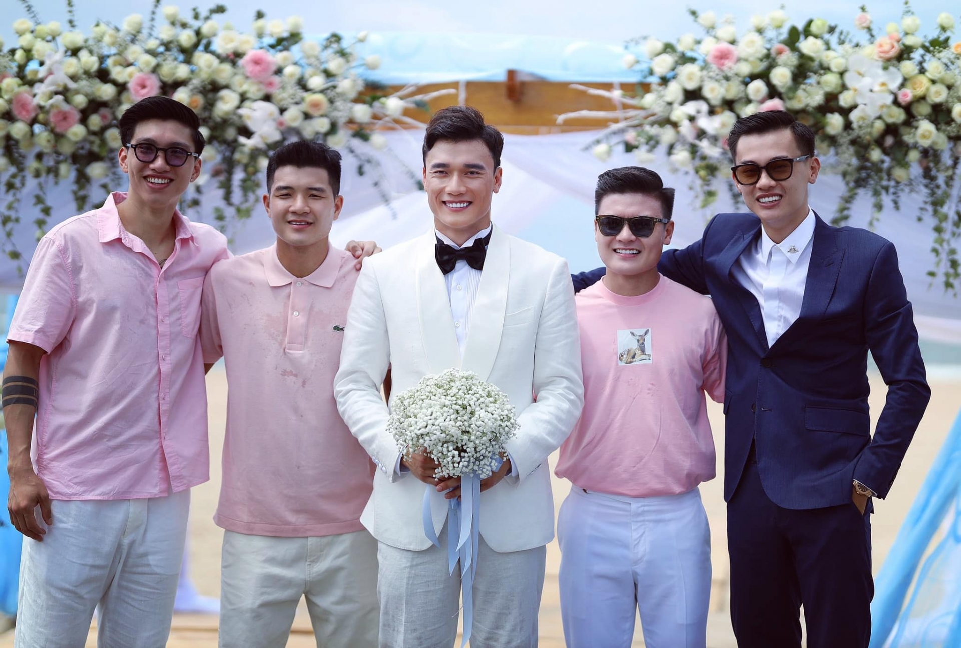 Sự thật về tin đồn thủ môn Bùi Tiến Dũng và bạn gái Tây cưới chạy bầu - Ảnh 7