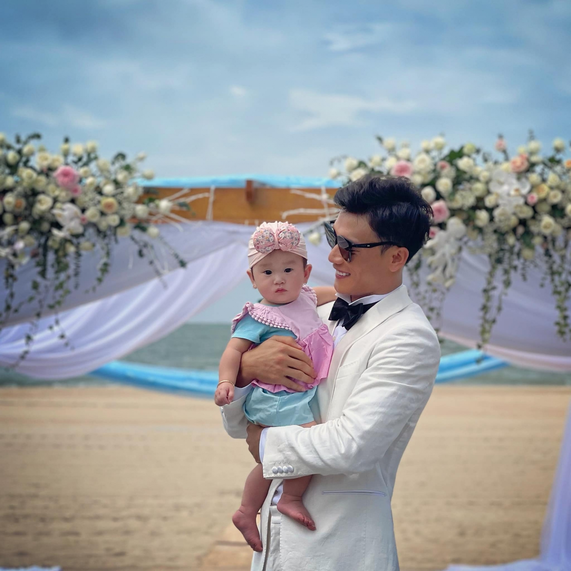 Sự thật về tin đồn thủ môn Bùi Tiến Dũng và bạn gái Tây cưới chạy bầu - Ảnh 8