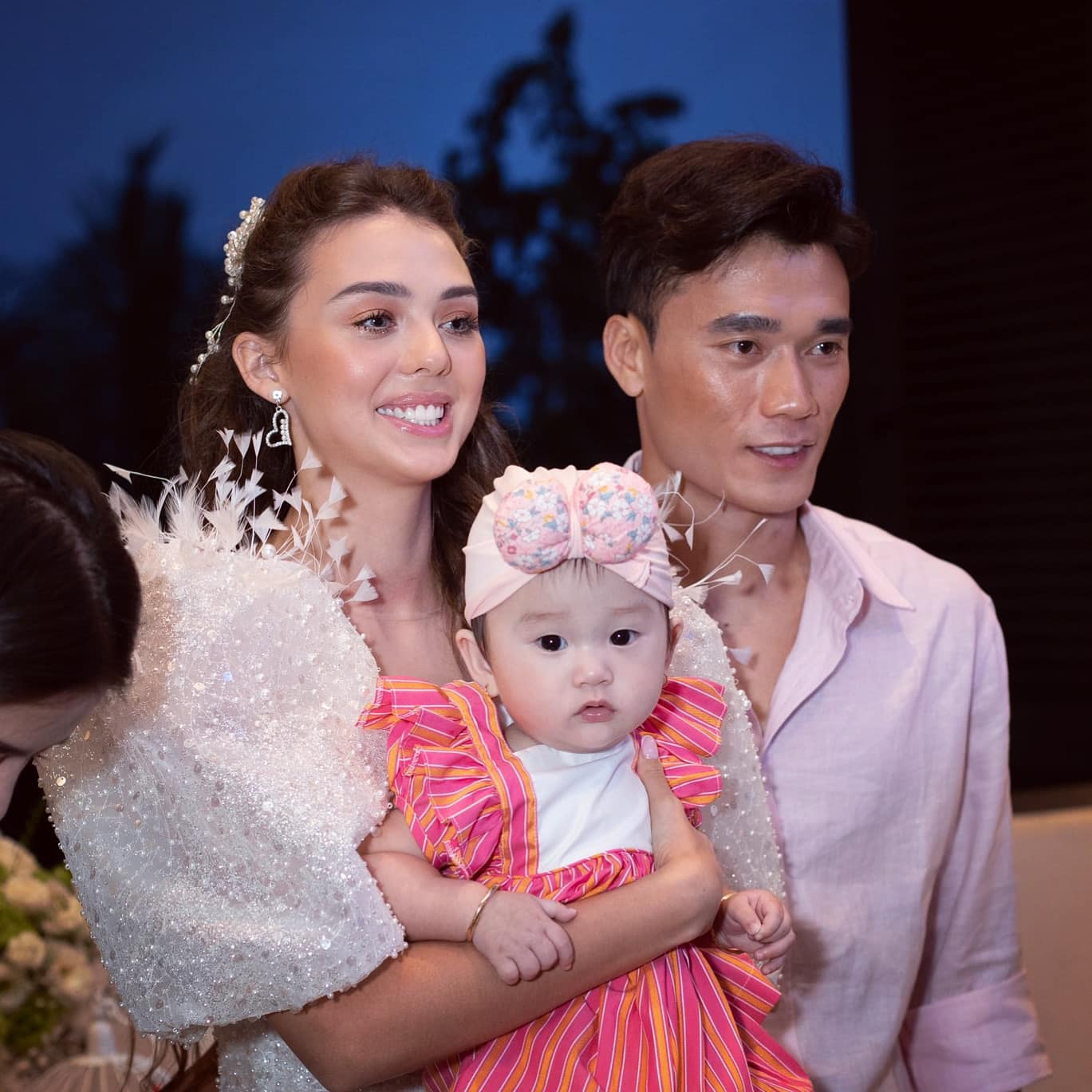 Sự thật về tin đồn thủ môn Bùi Tiến Dũng và bạn gái Tây cưới chạy bầu - Ảnh 9