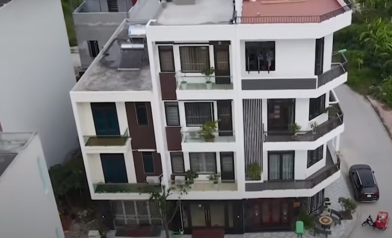 Cầu thủ Hoàng Đức tậu xế hộp 2,5 tỷ sau thi đấu thành công tại SEA Games 31 - Ảnh 1