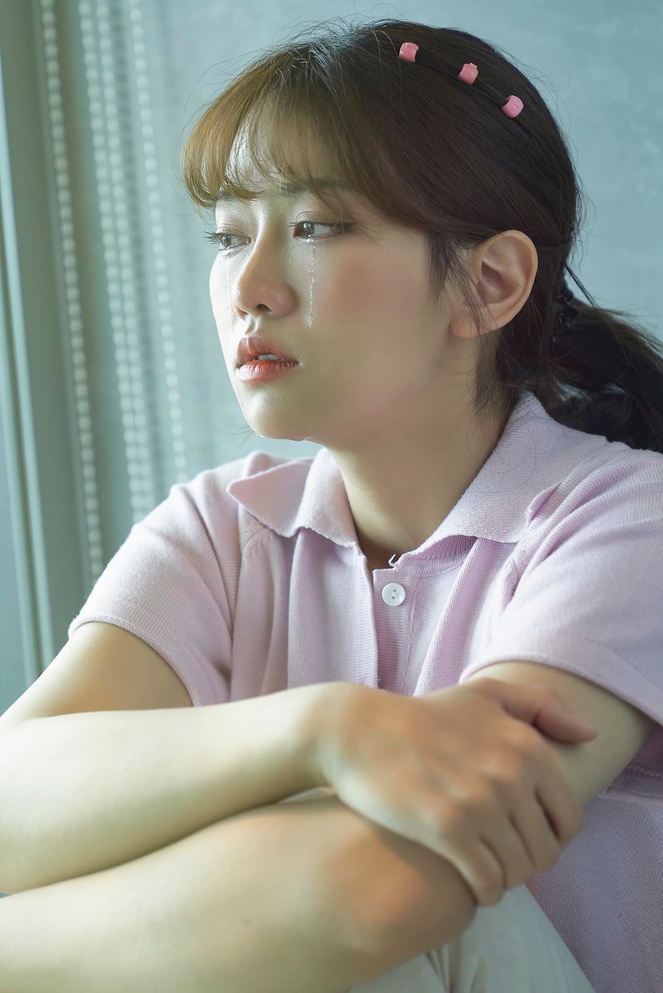 Lê Bống làm người yêu của Chi Dân tình tứ trong MV mới - Ảnh 7