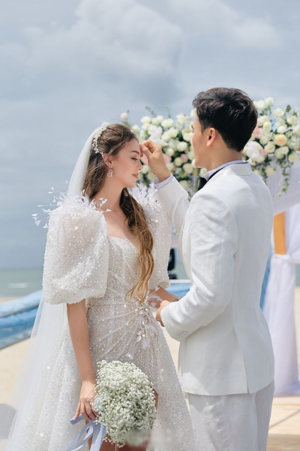 Lý do bố mẹ vợ Bùi Tiến Dũng không đến dự đám cưới của hai con - Ảnh 2