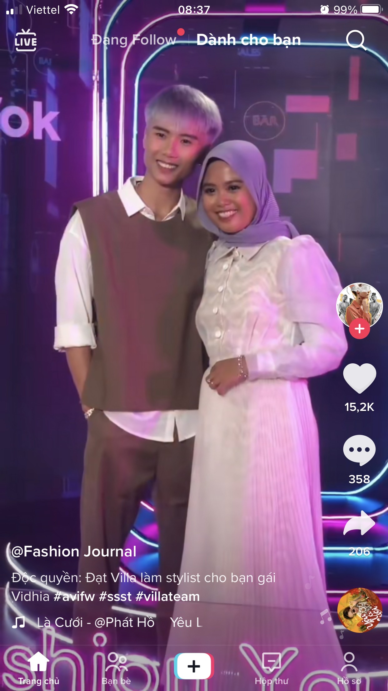 Cặp đôi Tiktoker triệu view Đạt Villa - Vidhia “đổ bộ” Vietnam International Fashion Week - Ảnh 1