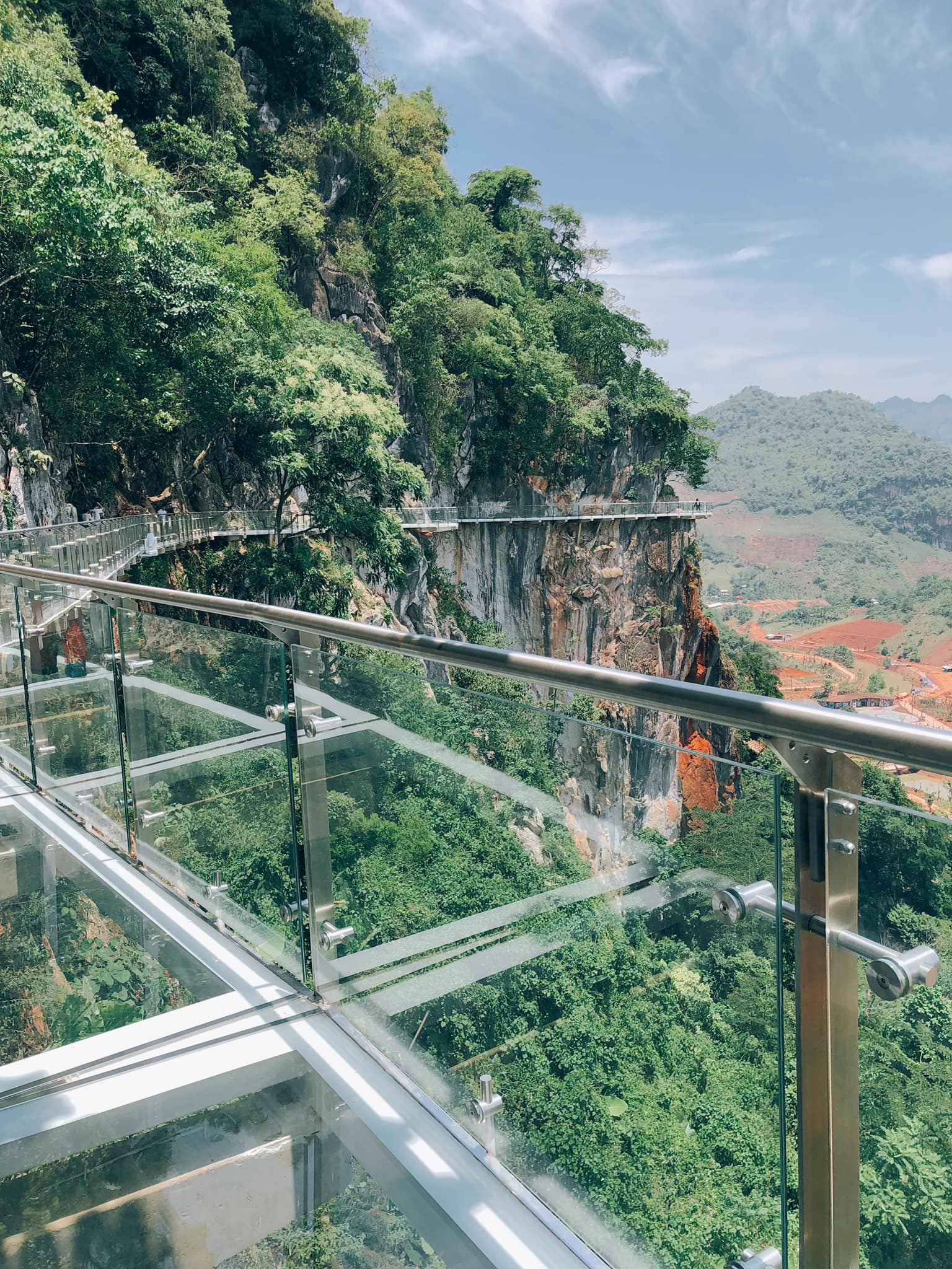 Việt Nam xác nhận kỷ lục Guiness cầu kính đi bộ dài nhất thế giới với 632m - Ảnh 1