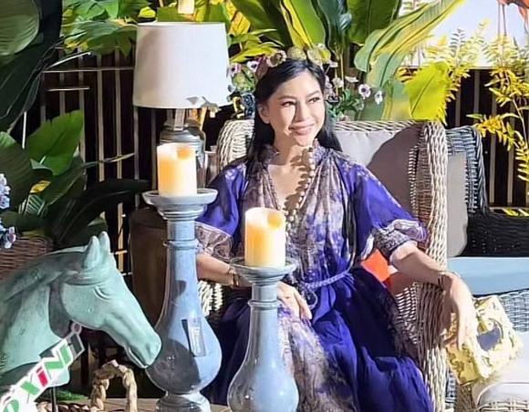 Mẹ chồng Tăng Thanh Hà trẻ trung ở tuổi U60, nhan sắc qua camera thường gây bất ngờ - Ảnh 1