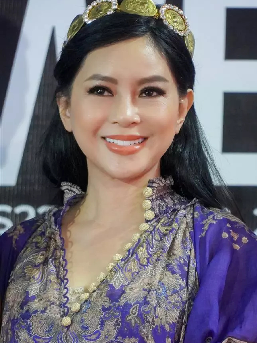 Mẹ chồng Tăng Thanh Hà trẻ trung ở tuổi U60, nhan sắc qua camera thường gây bất ngờ - Ảnh 1