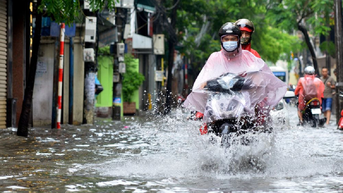 Mưa lớn tại Hà Nội đạt kỷ lục sau 36 năm, sẽ kéo dài trong bao lâu?