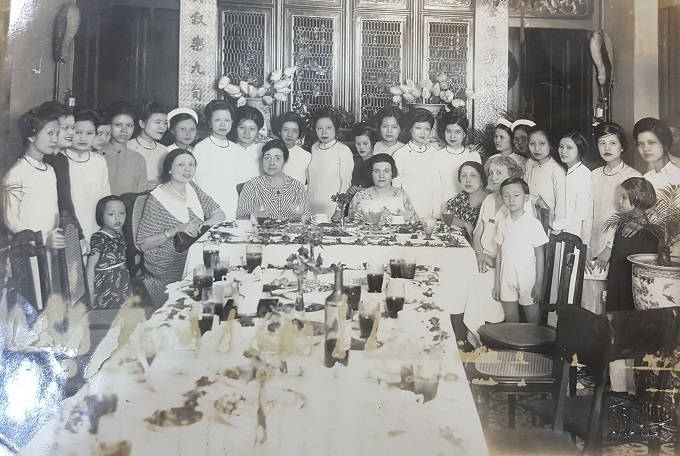 Đám cưới hoành tráng nhất Hà Thành đầu thế kỷ 20: Đón dâu bằng dàn xe sang, tiệc đắt đỏ - Ảnh 2