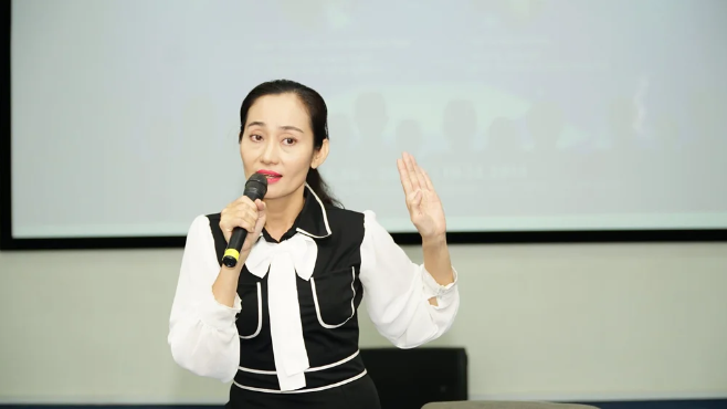 Một sao nữ Vbiz đi ăn tiệc nhà đại gia chỉ uống nước, lén đặt lại 200k vì không muốn nợ - Ảnh 2