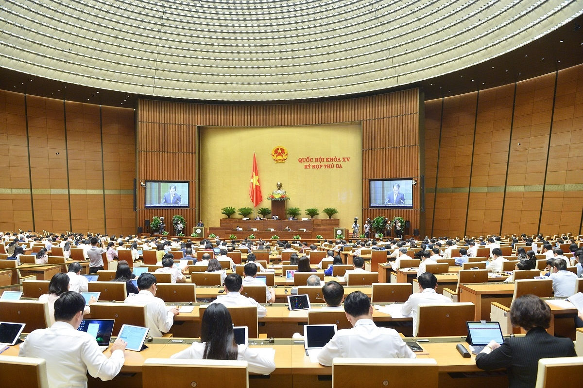 Quốc hội họp thảo luận về luật sở hữu trí tuệ của đối với Quốc huy, Quốc kỳ và Quốc ca. 
 - Ảnh 2