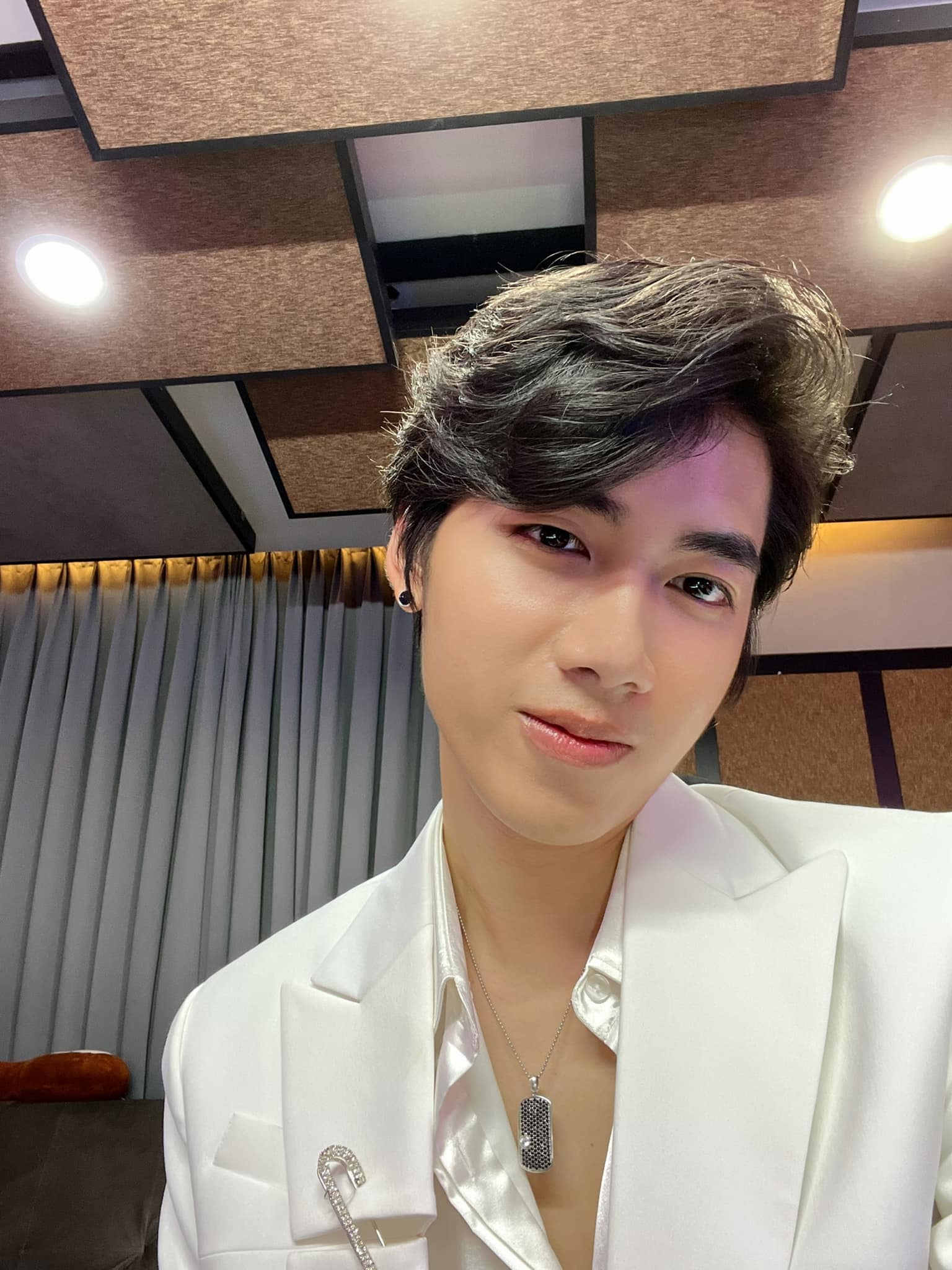 K-ICM tiết lộ đang bị sỏi thận nghiêm trọng, dàn sao Việt và fan lo lắng - Ảnh 1