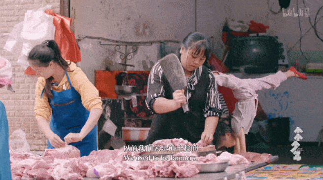 Nữ sinh 11 tuổi nổi tiếng nhờ clip tập múa ở cửa hàng thịt lợn của mẹ - Ảnh 2