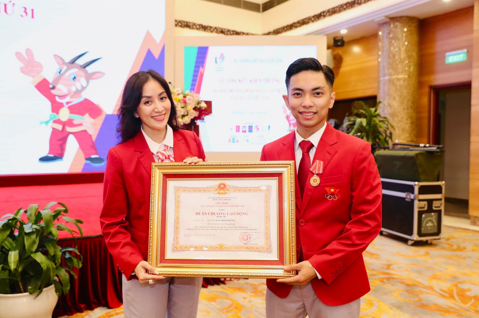 Phan Hiển nhận huân chương lao động hạng 3, tiết lộ mối quan hệ đặc biệt với Chí Anh - Ảnh 3