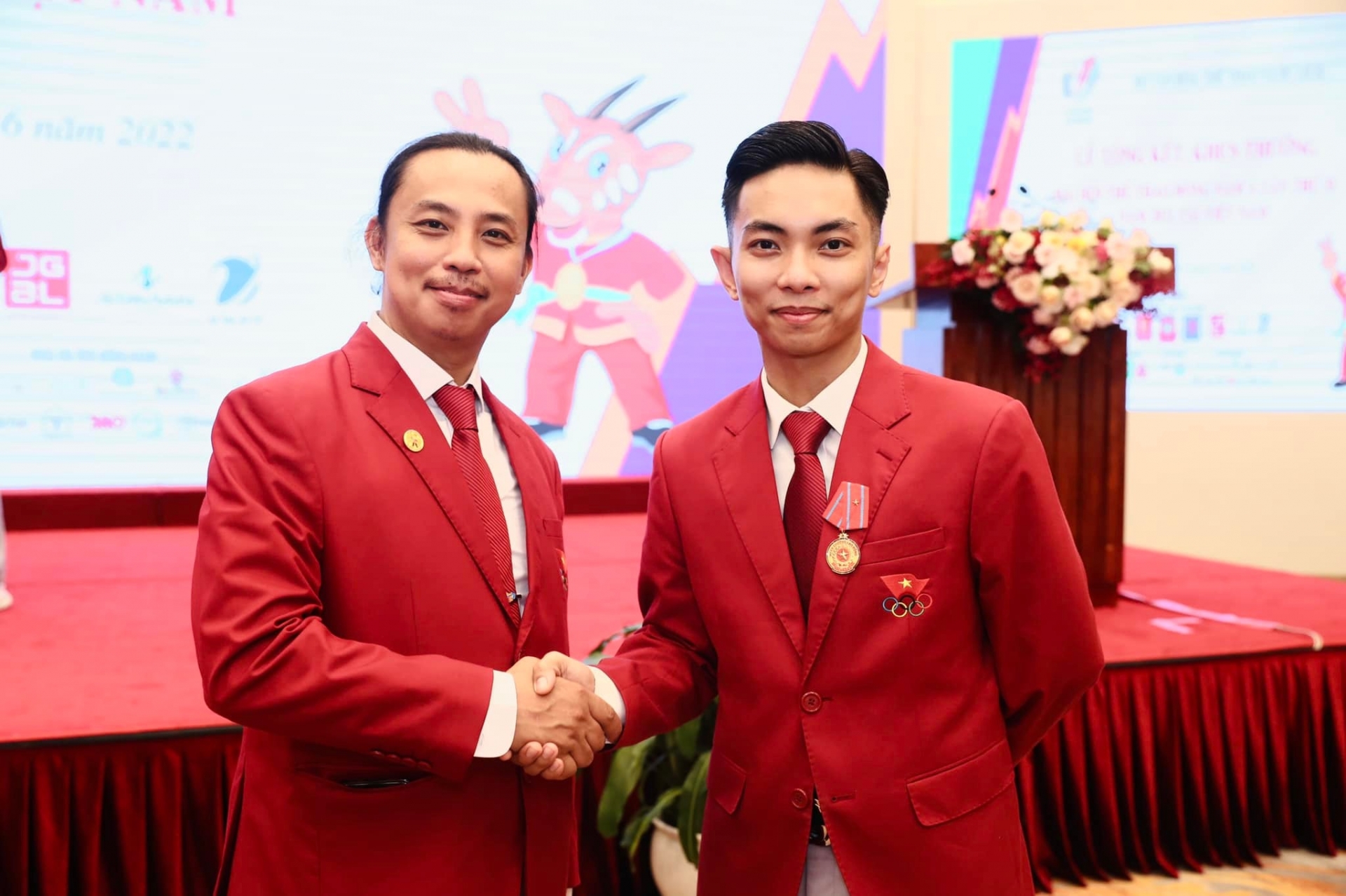 Phan Hiển nhận huân chương lao động hạng 3, tiết lộ mối quan hệ đặc biệt với Chí Anh - Ảnh 4