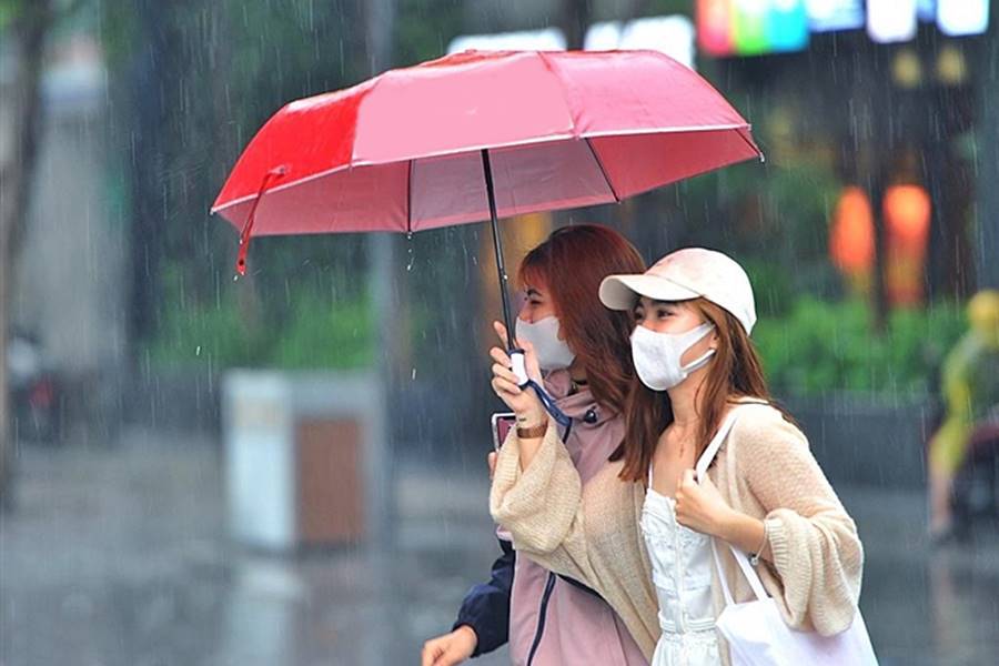 Thời tiết 5/6 cả nước: Miền Bắc Sáng nắng gắt, chiều mưa to; miền Trung nắng nóng trên 37 độ - Ảnh 2