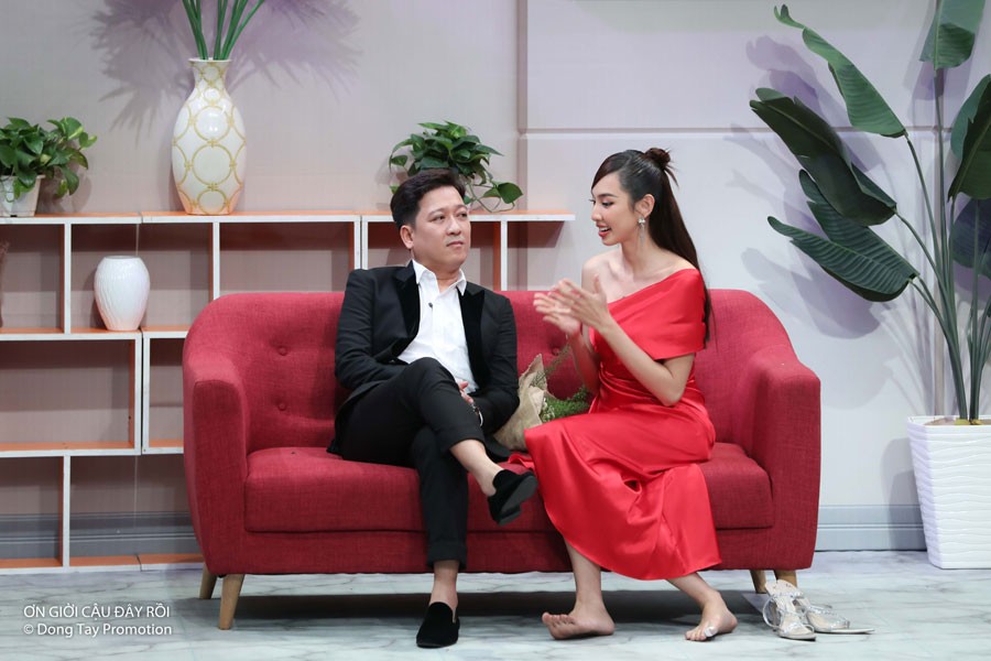 Trường Giang thơm má Hoa hậu Thùy Tiên ngay trên Gameshow truyền hình
 - Ảnh 2